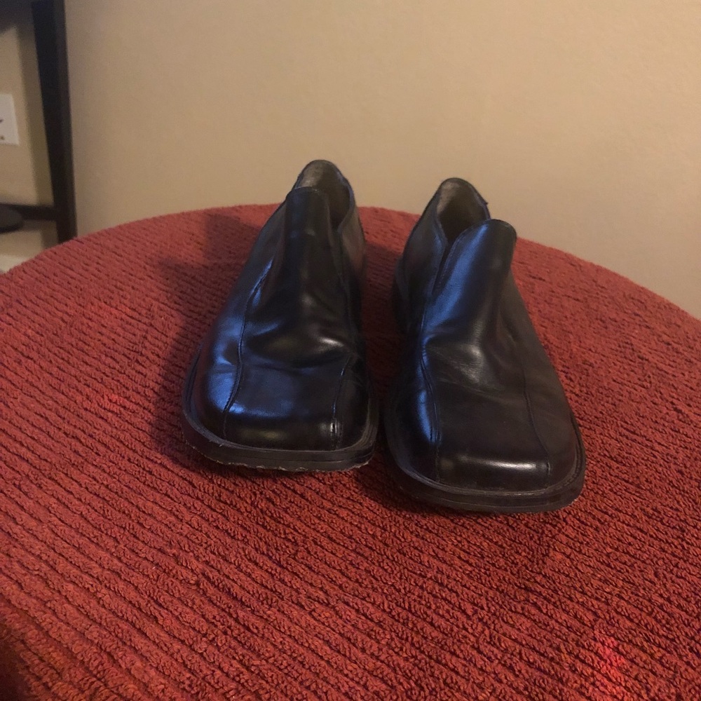 Black dress shoes